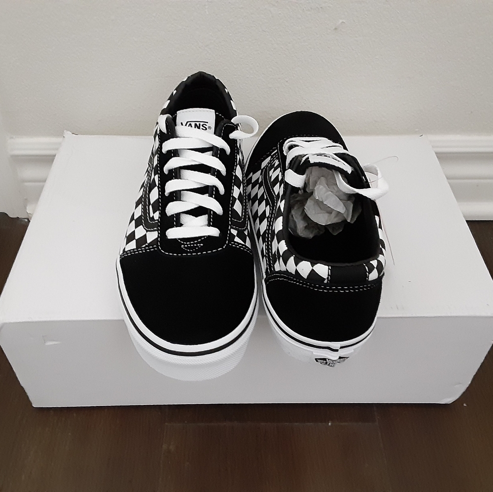 Vans - Picture 2 of 3